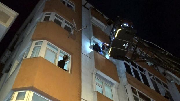 İstanbul- Avcılar'da banyoda mahsur kalan adamı itfaiye kurtardı
