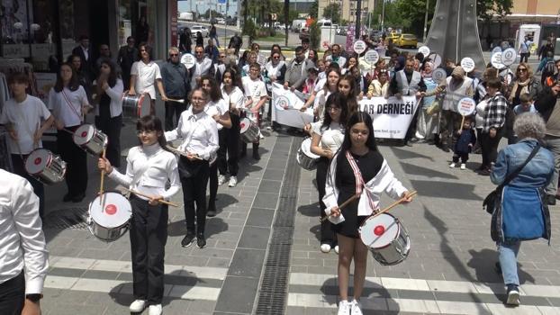 İstanbul- Avcılar'da engelli ve yakınlarından bandolu yürüyüş