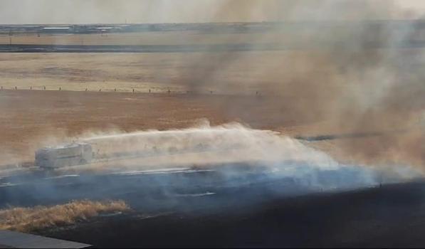 Mardin'de, Suriye sınırındaki mayınlı bölgede çıkan yangın 30 dönüm buğday ekili alanı yaktı