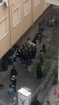 İstanbul- Gaziosmanpaşa'da iki grup arasındaki kavgada tekme ve yumruklar havada uçuştu