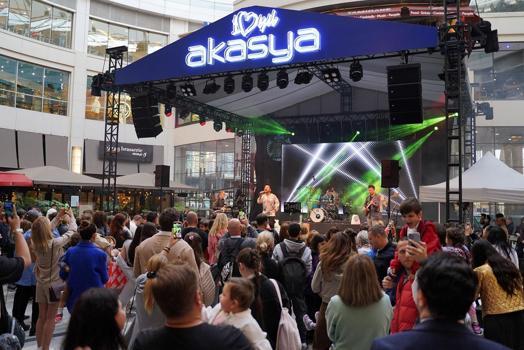 Akasya 10'uncu yıl konserleri, Bora Öztoprak konseriyle başladı