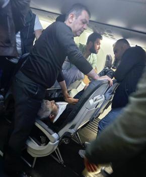 AK Parti'li vekil, uçakta kalbi duran yolcuya müdahale etti