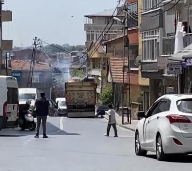 İstanbul- (Özel) Sarıyer'de kamyon kabloları kopardı; esnaf elektriksiz kaldı