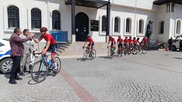 Ankara'ya bayrak ve toprak taşıyan 19 Mayıs Bisiklet Turu Amasya’dan geçti