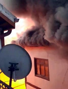 Başkent'te 4 eski Ankara evi yangında kullanılamaz hale geldi