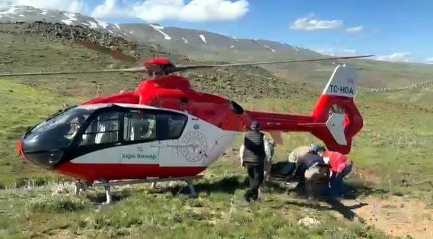 Mantar toplarken uçurumdan düşüp yaralandı; ambulans helikopterle hastaneye ulaştırıldı