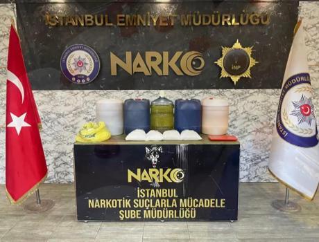 İstanbul - Uyuşturucu imalatçılarına yönelik "Narkoçelik-17" operasyonu: 1 ton metamfetamin ele geçirildi