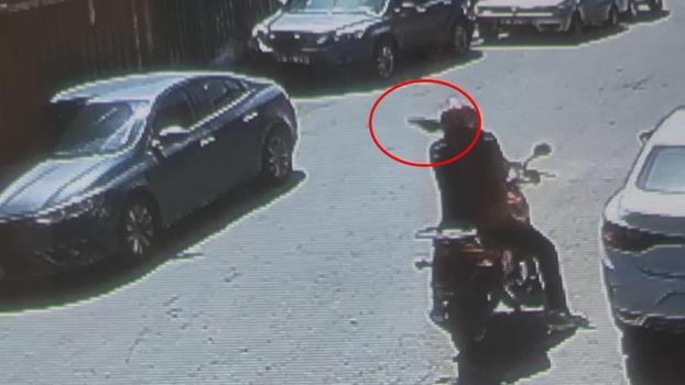 Sultangazi’de motosikletli otomobile kurşun yağdırdı