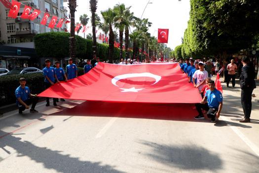 Adana’da 19 Mayıs coşkuyla kutlandı