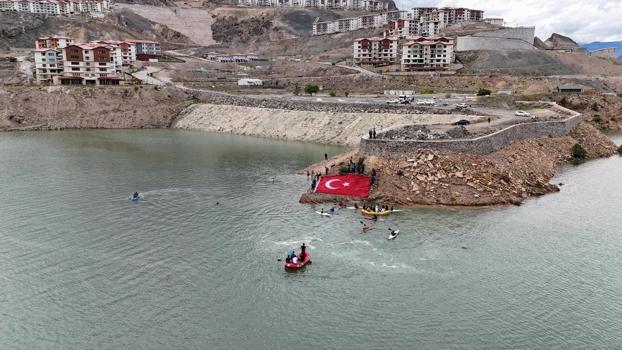 Yusufeli Barajı'nda 'kano ve rafting'li 19 Mayıs coşkusu