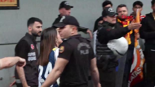 Fenerbahçe formalı taraftara Florya'da tepki