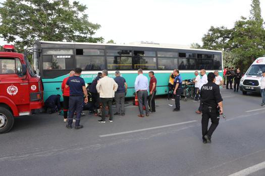 Kayseri'de yolun karşısına geçmeye çalışan anne- oğul otobüsün altında kalıp yaralandı
