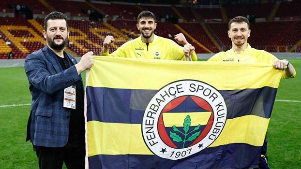 Fenerbahçeli futbolcular Galatasaray'ın sahasının ortasında bayrak açtı