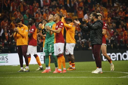 Galatasaray'da derbi moralleri bozdu