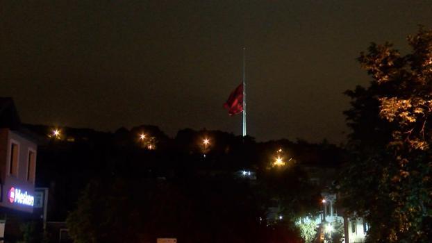 İstanbul- Milli yas nedeniyle bayraklar yarıya indirildi