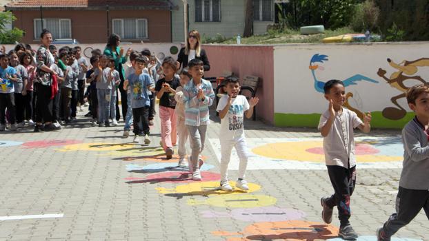 Edirne'de devamsızlık yapan öğrenciler için okullarda geleneksel spor alanı oluşturuldu