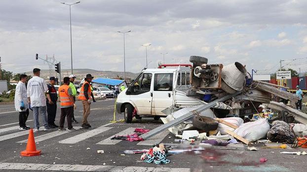 Kayseri'de iki kamyonet çarpıştı: 1 ölü, 4 yaralı