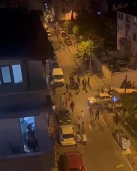 İstanbul- Bağcılar'da husumetli iki aile arasındaki kavgayı polis havaya ateş açarak ayırdı; 4 polis 1 bekçi yaralı