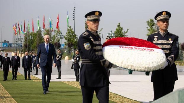 Kurtulmuş, Özbekistan’da Bağımsızlık Anıtı’na çelenk bıraktı