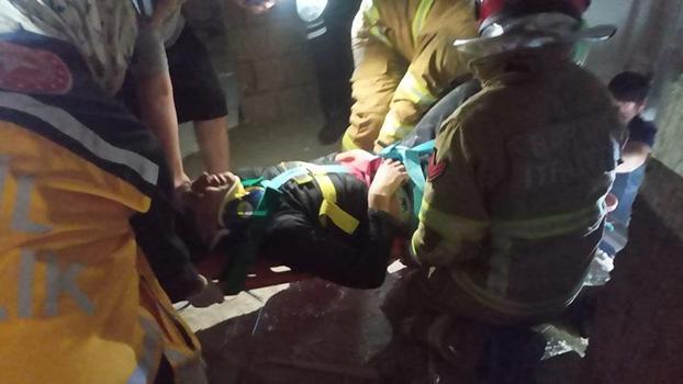İnşaat halindeki binanın asansör boşluğuna düşen Yasin, ağır yaralandı