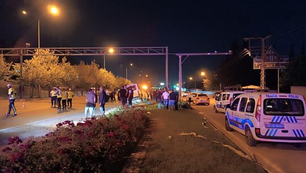 Gaziantep'te, refüje çarpıp takla atan minibüsten fırlayan sürücü öldü