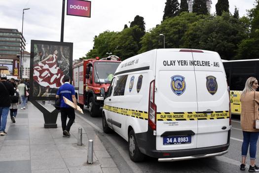 İstanbul- Şişli-Mecidiyeköy Metro İstasyonu'nda intihar girişimi: Seferler aksıyor-1 (Ek görüntülerle geniş haber)
