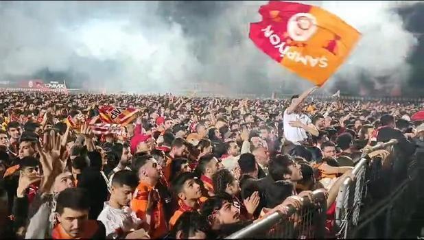 Galatasaray'a Florya'da coşkulu karşılama