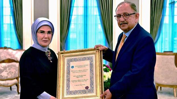 Emine Erdoğan, 'Sıfır Atık' projesine verilen 'AKDENİZ-PA' ödülünü aldı
