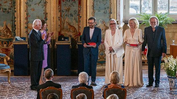 Ünlü müzik grubu ABBA’ya Kraliyet nişanı verildi