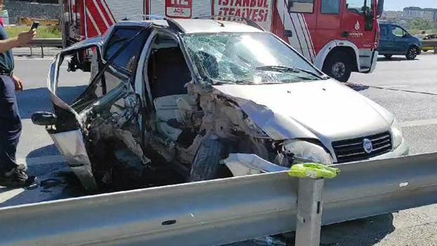 Eyüpsultan TEM Otoyolu'nda iki otomobil çarpıştı: 3 yaralı