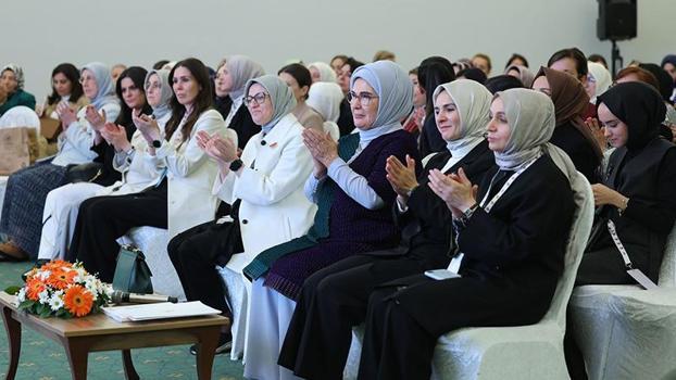 Emine Erdoğan, AK Parti'nin kadın MYK, MKYK üyeleri ve milletvekilleriyle buluştu