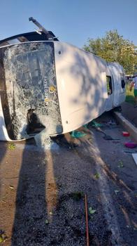 Antalya'da servis midibüsü devrildi: 1 ölü, 7 yaralı