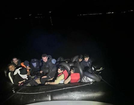 Çanakkale’de 3’ü çocuk, 14 kaçak göçmen yakalandı