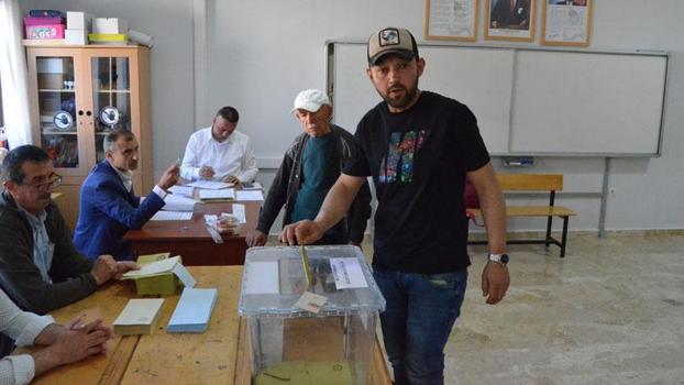 Aksaray'da 1 ilçe ile 1 beldede seçmenler oy kullandı