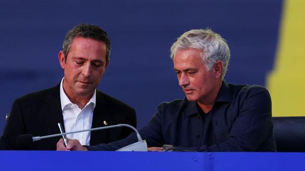 Fenerbahçe’de teknik direktör Jose Mourinho için imza töreni düzenlendi