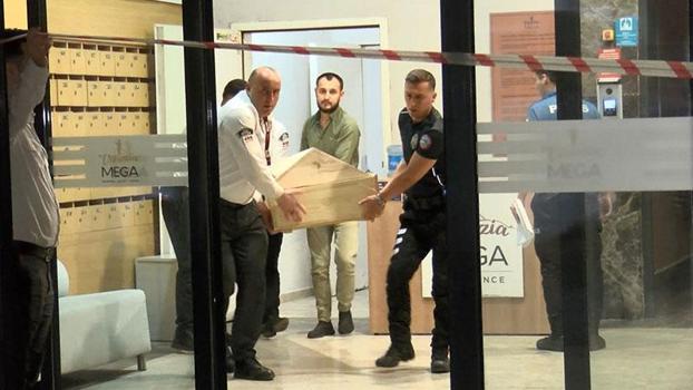 Gaziosmanpaşa'da, rezidansın arızalanan asansöründe kalan kişi, kurtarılırken 30 metreden boşluğa düşerek öldü