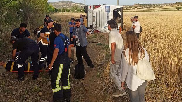 Denizli'de yolcu otobüsü devrildi: 12 yaralı