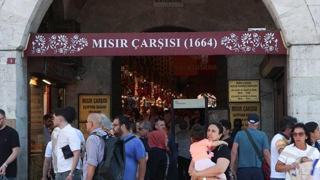 Yerli ve yabancı turistler İstanbul'un tadını çıkardı