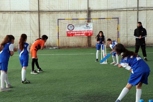 Mor Menekşeler'in Türkiye şampiyonu kriket takımı, milli takım seçmelerine hazırlanıyor