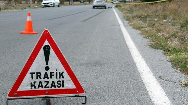 Bakan Yerlikaya: Bayram tatilinin 3. günü 824 trafik kazası meydana geldi. 6 kişi maalesef hayatını kaybetti. 1327 kişi yaralandı