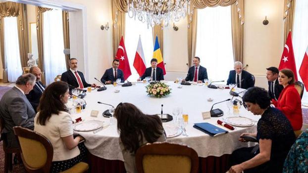 Bakan Fidan, Türkiye-Polonya-Romanya Toplantısı’na katıldı