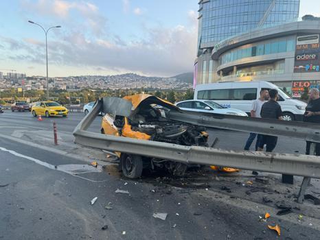İstanbul- Kartal D-100 Karayolu'nda taksi bariyere saplandı