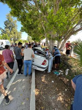 Otomobil ağaca çarptı; baba, eşi ve kızı öldü, oğlu yaralandı