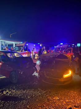 Diyarbakır’da iki otomobil kafa kafaya çarpıştı: 8 yaralı