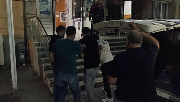 Eskişehir’de taksi ile lüks otomobili bıçakla gasbeden şüpheli, polis kovalamacasında yakalandı