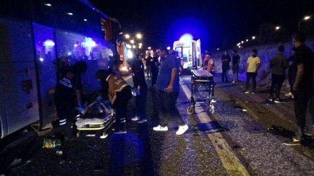Anadolu Otoyolunda iki yolcu otobüsü çarpıştı; 15 yaralı