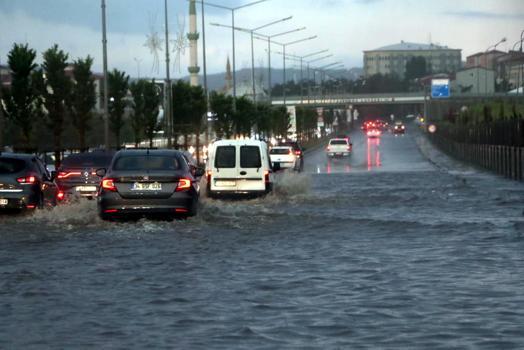 Erzurum'da sağanak sele neden oldu, alt geçitler suyla doldu/ Ek fotoğraflar