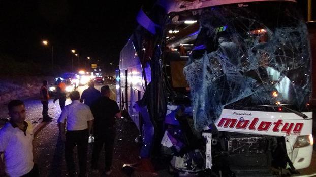 2 otobüsün karıştığı kazada yaralanan 15 kişi taburcu edildi