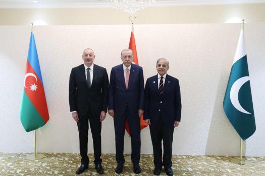 Cumhurbaşkanı Erdoğan, Türkiye-Azerbaycan-Pakistan üçlü görüşmesine katıldı (2)