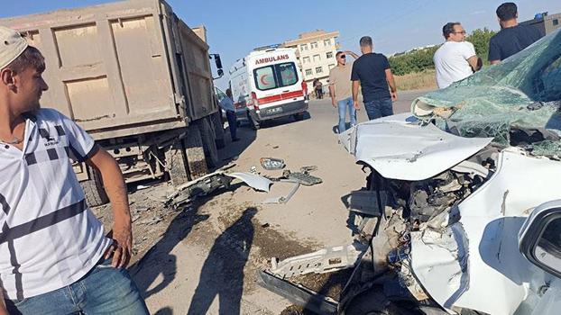 Diyarbakır'da kamyon ile hafif ticari araç çarpıştı: 1 ölü, 1 yaralı